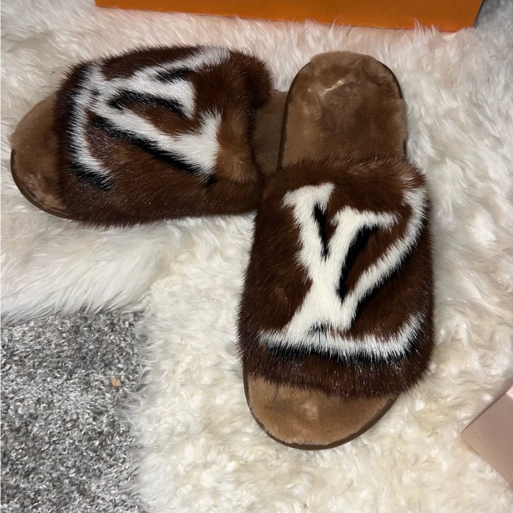 Louis Vuitton Brown and White Fur Slippers - Picture 2 of 3